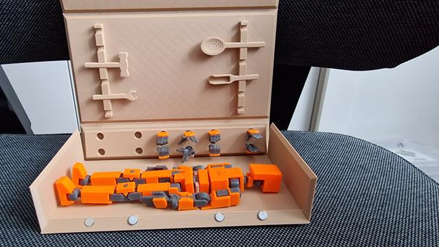 Lucky 13 magnetic case 3D model thumbnail