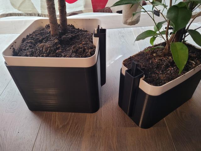 Self-watering scare planter bigger 3D model thumbnail