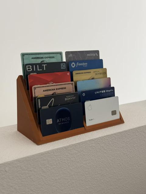 Credit Card Stand 3D model thumbnail