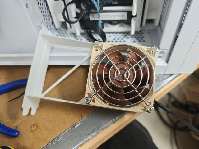 PCI Slot cover bracket 80mm Fan Holder (computer PCIe PC) 3D model thumbnail