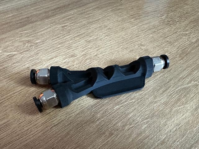 Bambu AMS No-Catch Y-Splitter PC4-M10 not screwable 3D model thumbnail