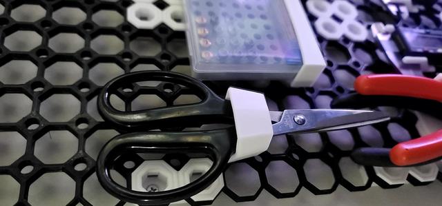 Scissor Holder for Multiboard 3D model thumbnail