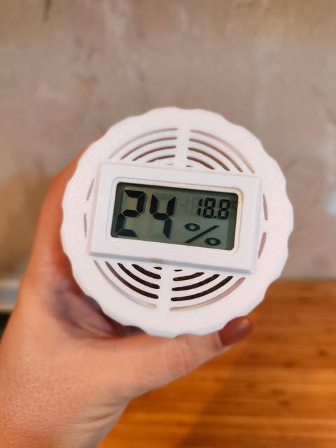 Silica gel spool with hygrometer 3D model thumbnail