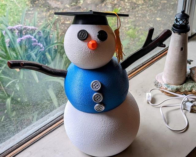 Giant Snowman Graduation Mortar Boards 3D model thumbnail