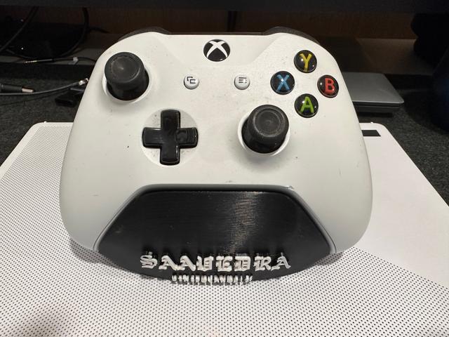 Xbox Controller Stand with Flat Back for Printing 3D model thumbnail