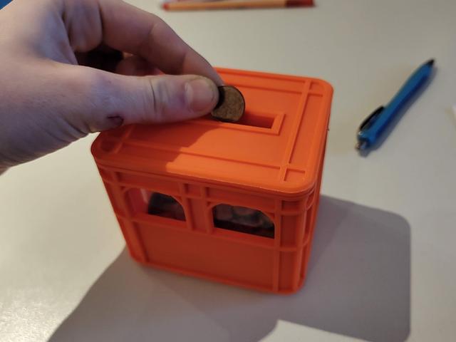 Piggy bank beer crate toppart 3D model thumbnail