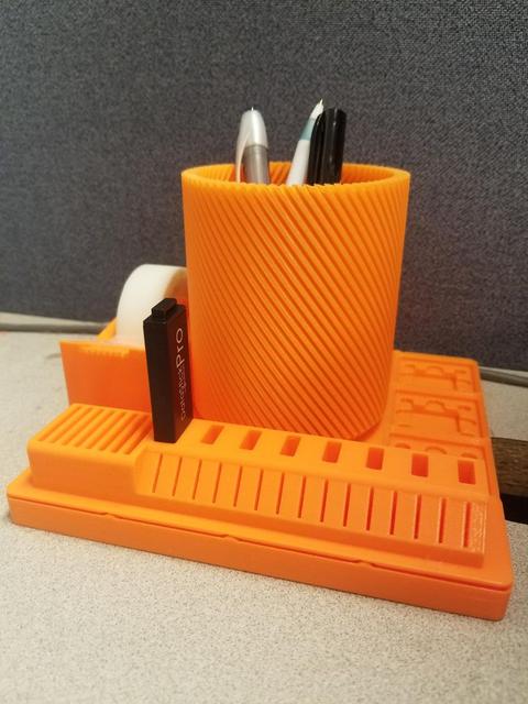 Gridfinity 2x2 Tactile Spiral Vase Pen Cup 3D model thumbnail