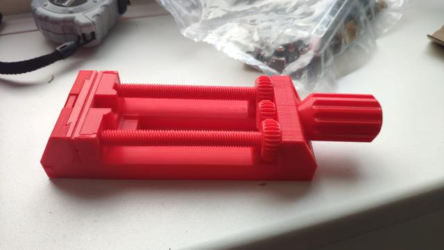 Elongated vise 3D model thumbnail