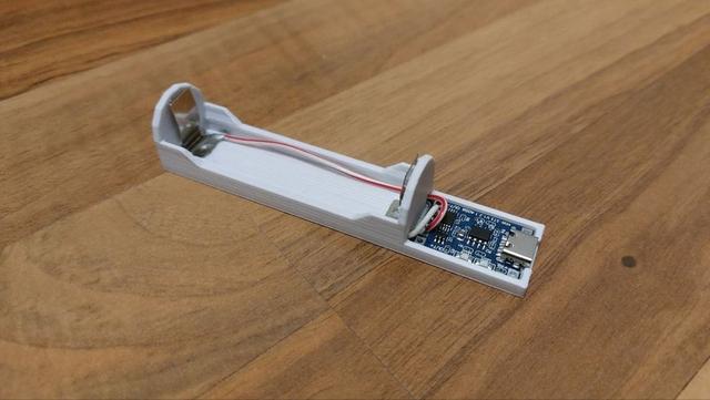1x18650 Battery Charger 3D model thumbnail