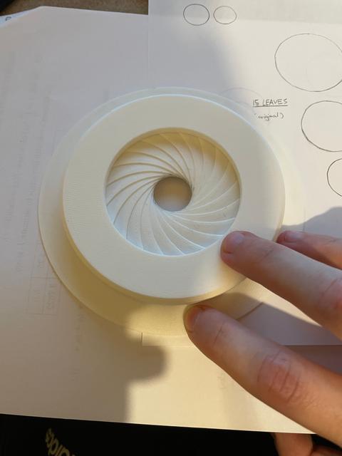 Perfect circles! More accurate iris compass (with 20 leaves and better tolerances) 3D model thumbnail