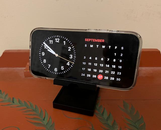 Phone Holder for iOS 17+ StandBy Mode 3D model thumbnail