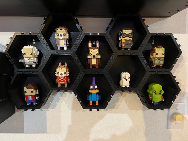LEGO Hexagon Brickhead Display 3D model thumbnail