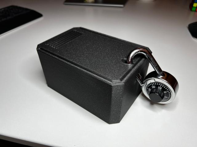 Box with hole for padlock 3D model thumbnail