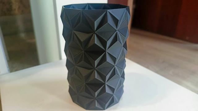 Polygonal vase 3D model thumbnail