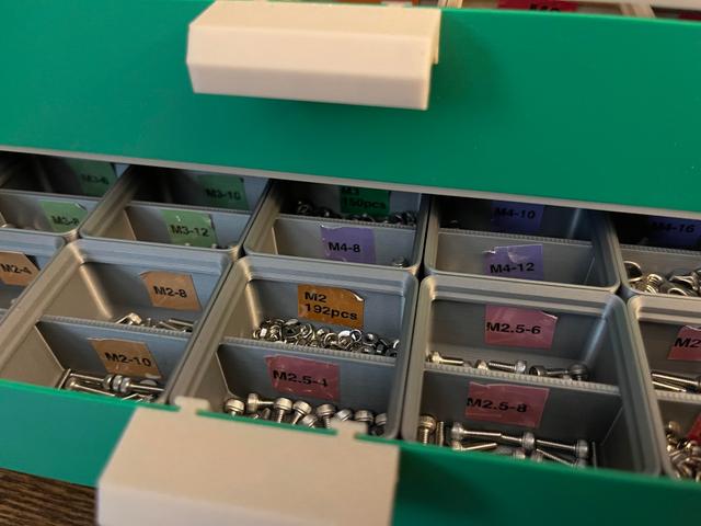 1x1x4 Gridfinity Bin w/ Divider 3D model thumbnail