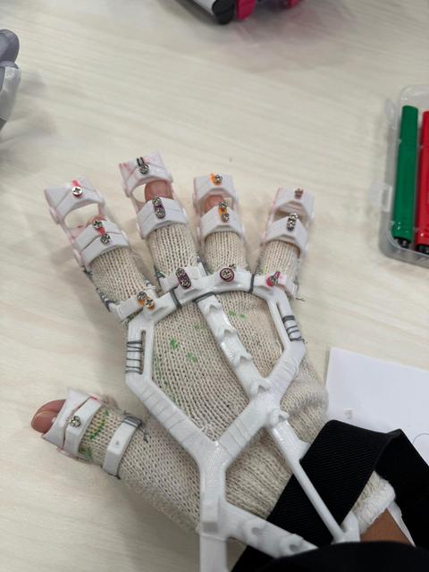 Orthodic Hand Glove with RubberBands 3D model thumbnail