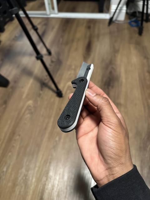 Hexagon Cube Patterned Grip 3D model thumbnail