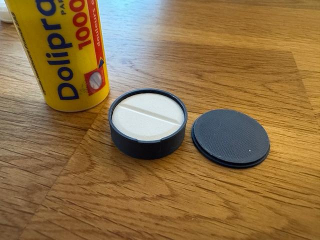 Single Doliprane 1000 mg Pill Box 3D model thumbnail