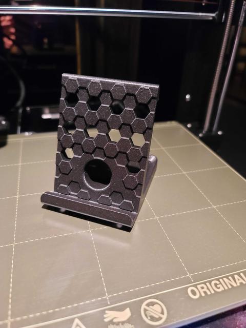 Plus Size Cell Phone Stand 3D model thumbnail