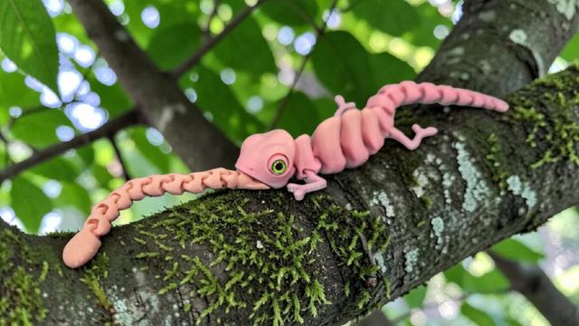 Articulated Chameleon - Movable Eyes - 6mm + 8mm glass eye compatible 3D model thumbnail