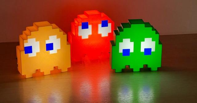 Pac Man ghosts with batteries 3D model thumbnail